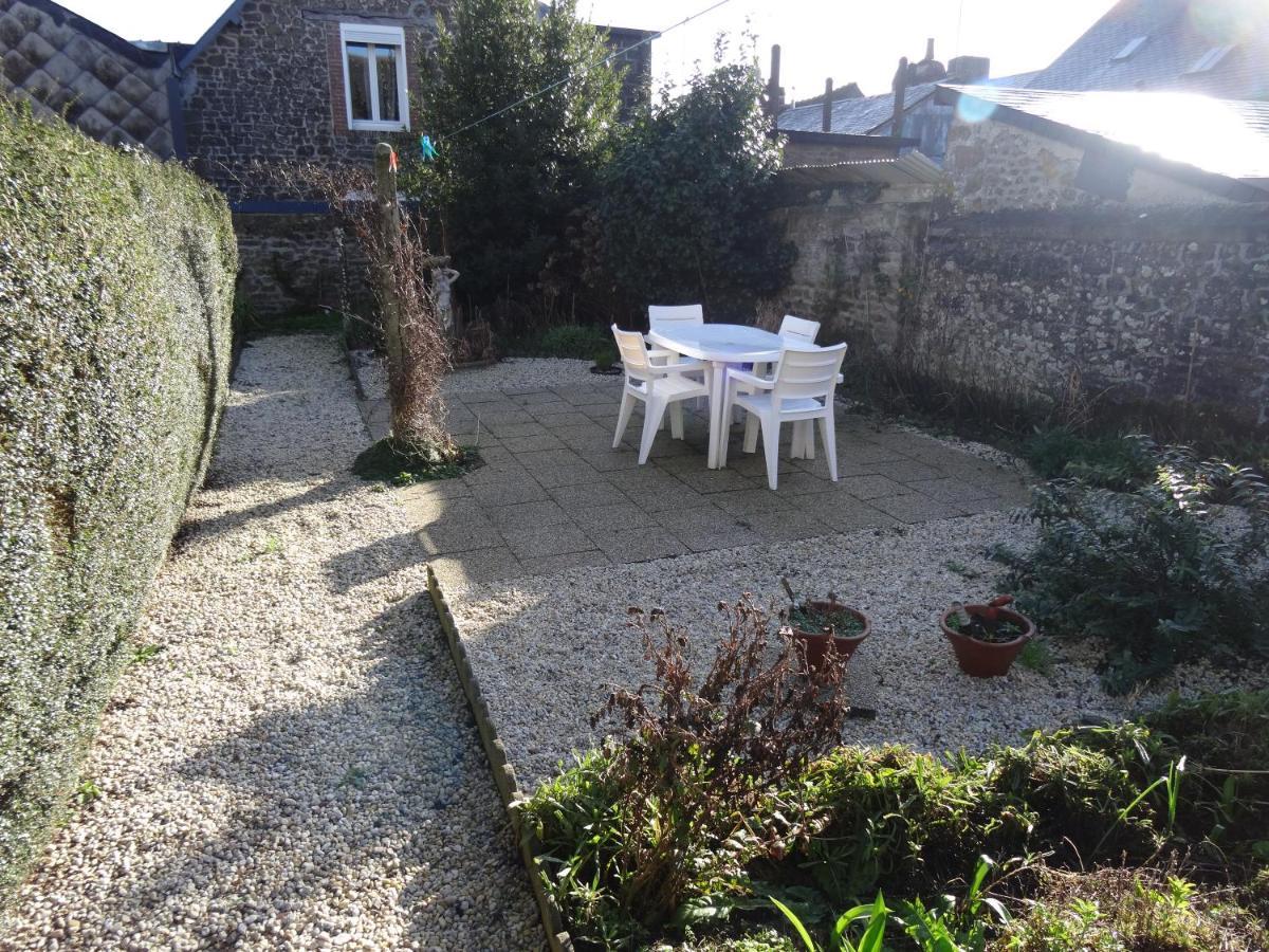 Charming French Cottage-Gite In The Heart Of Quiet Gorron Bagian luar foto
